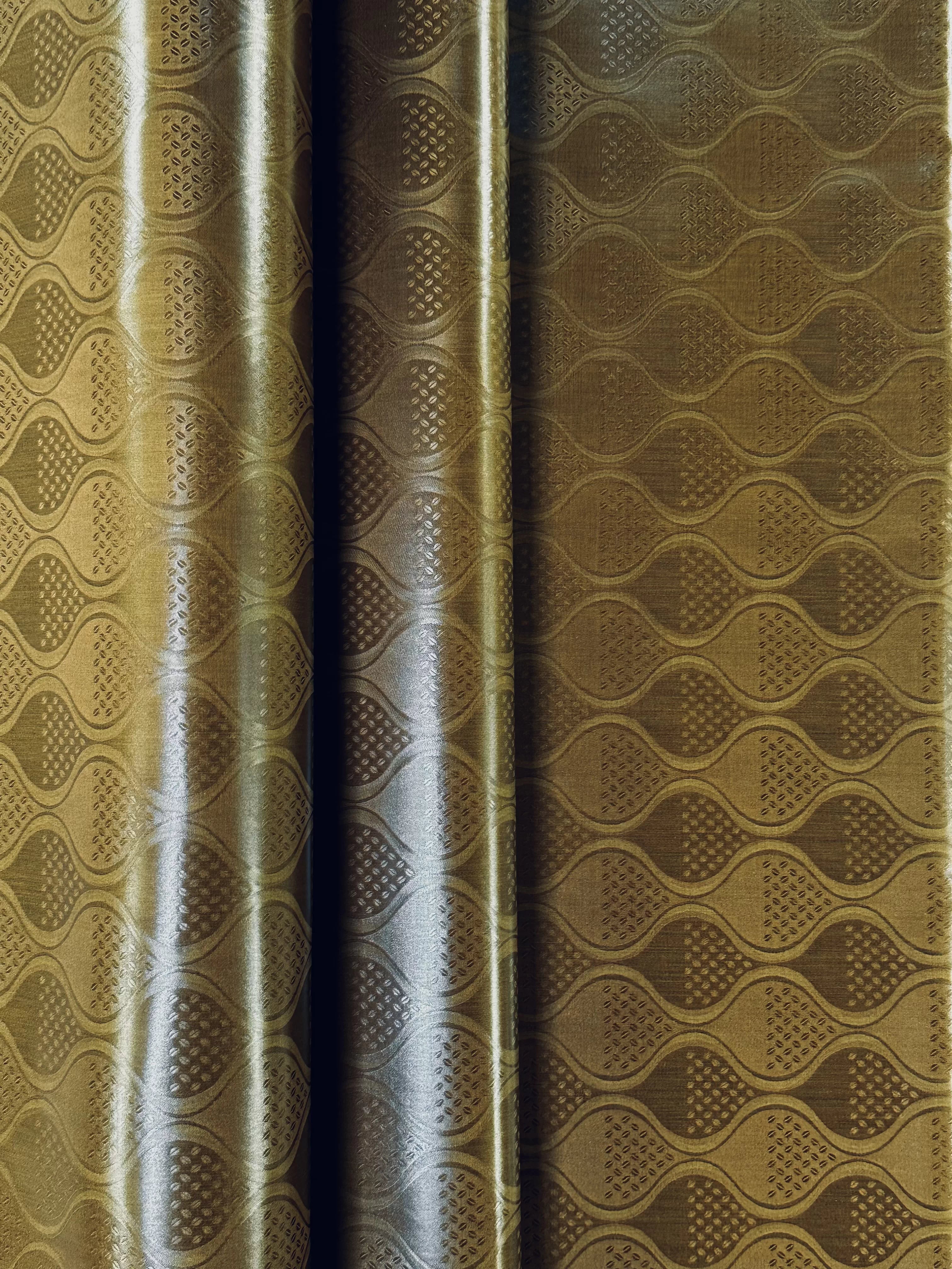 101 Brocade de Luxe