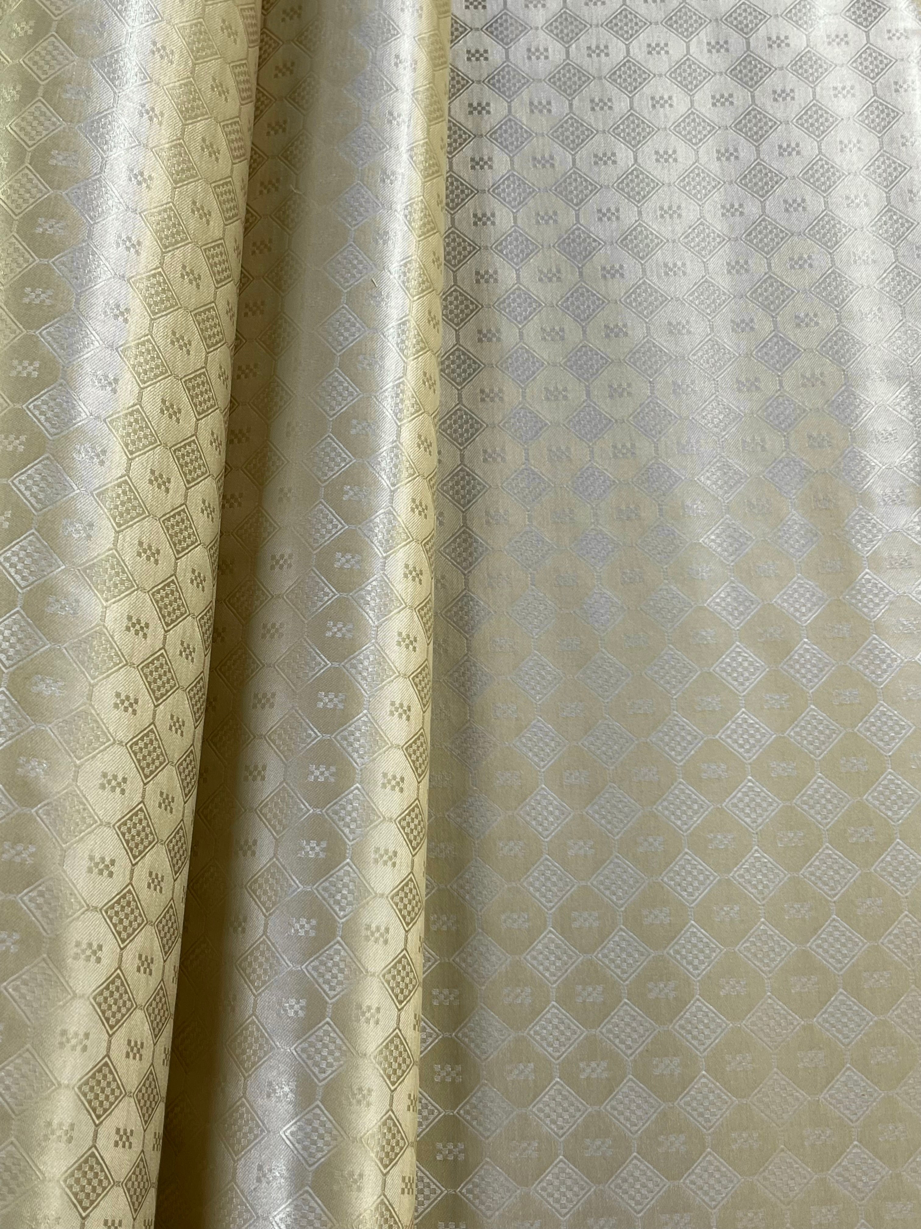 Univers Plus Bazin Riche