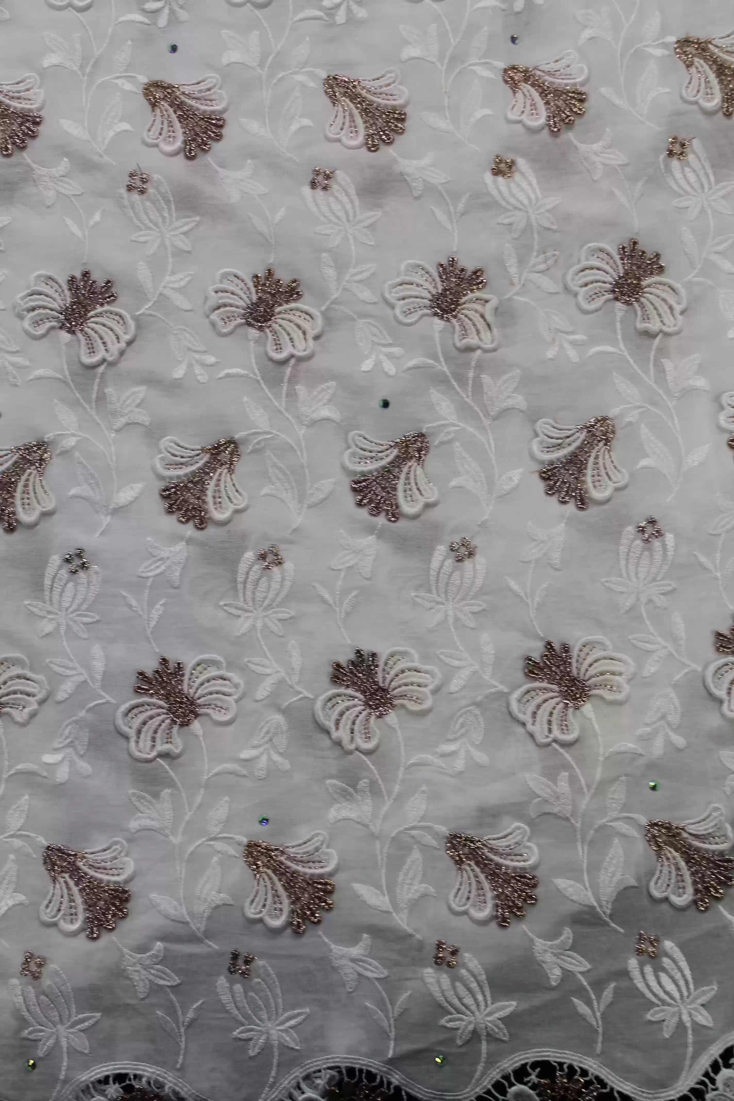 Zwitserse voile kant